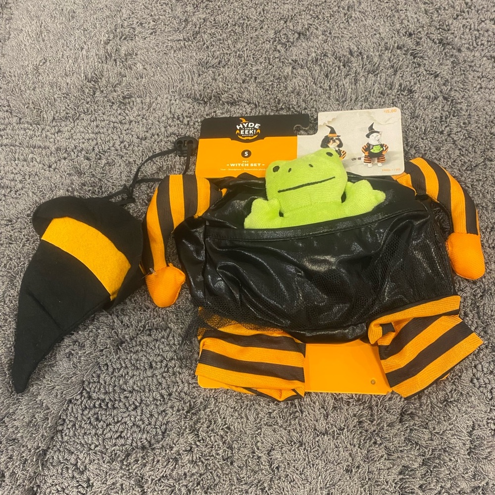 Hyde and Eek! Pet Witch Set-Orange, Black, Green